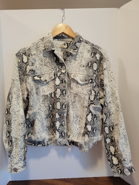 POL Jackets & Blazers - POL Crue Snakeskin Print Distressed Cropped Jacket Black Cream L Frayed Western